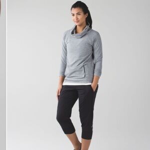 Lululemon In Flux Crop black golf athletic size 4 crops capris summer